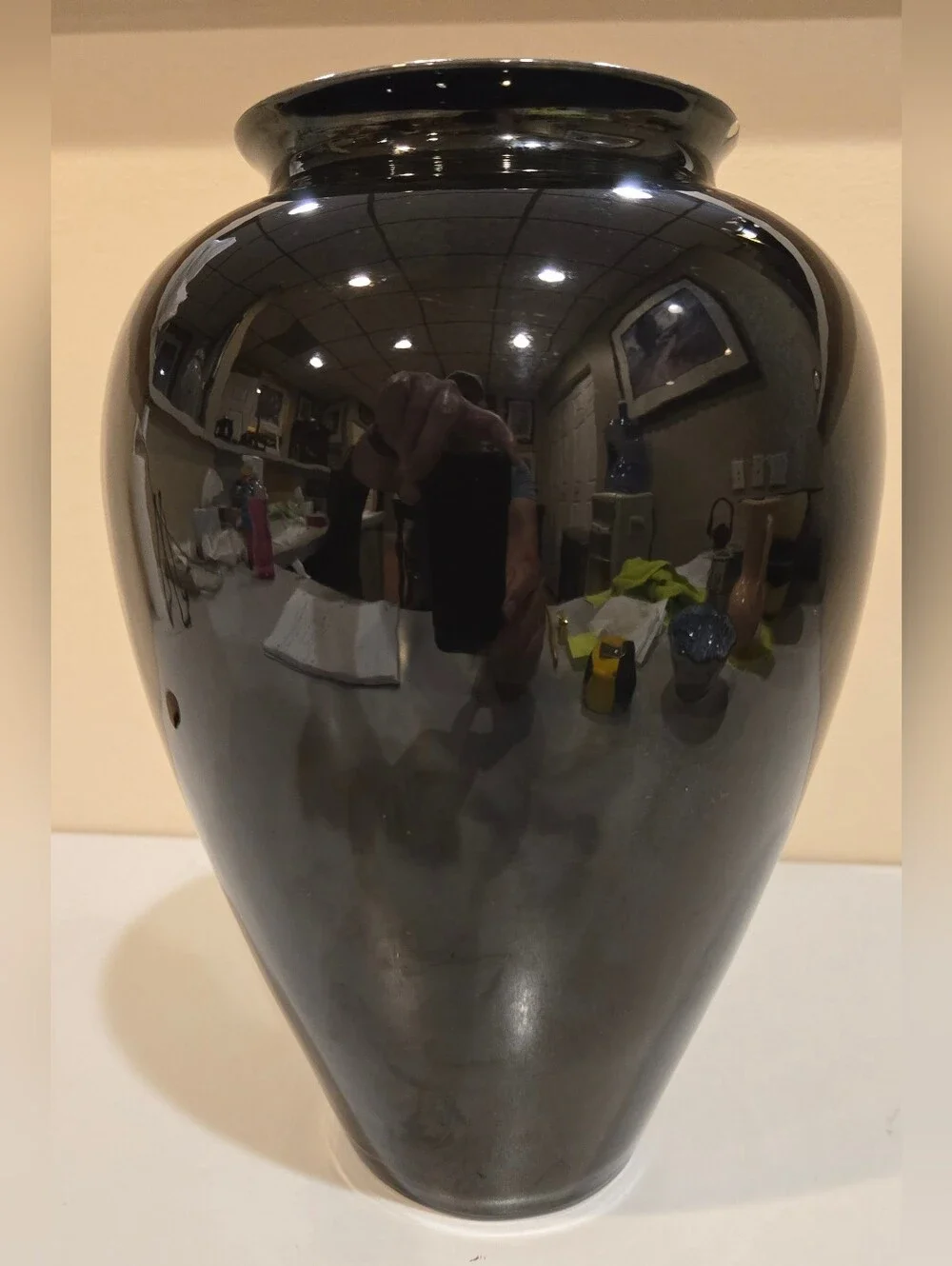 Elegant Black Gloss Ceramic Vase - Classic Home Accent